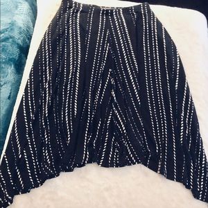 Lady's Black & White Asymmetrical Hem-lined Skirt​